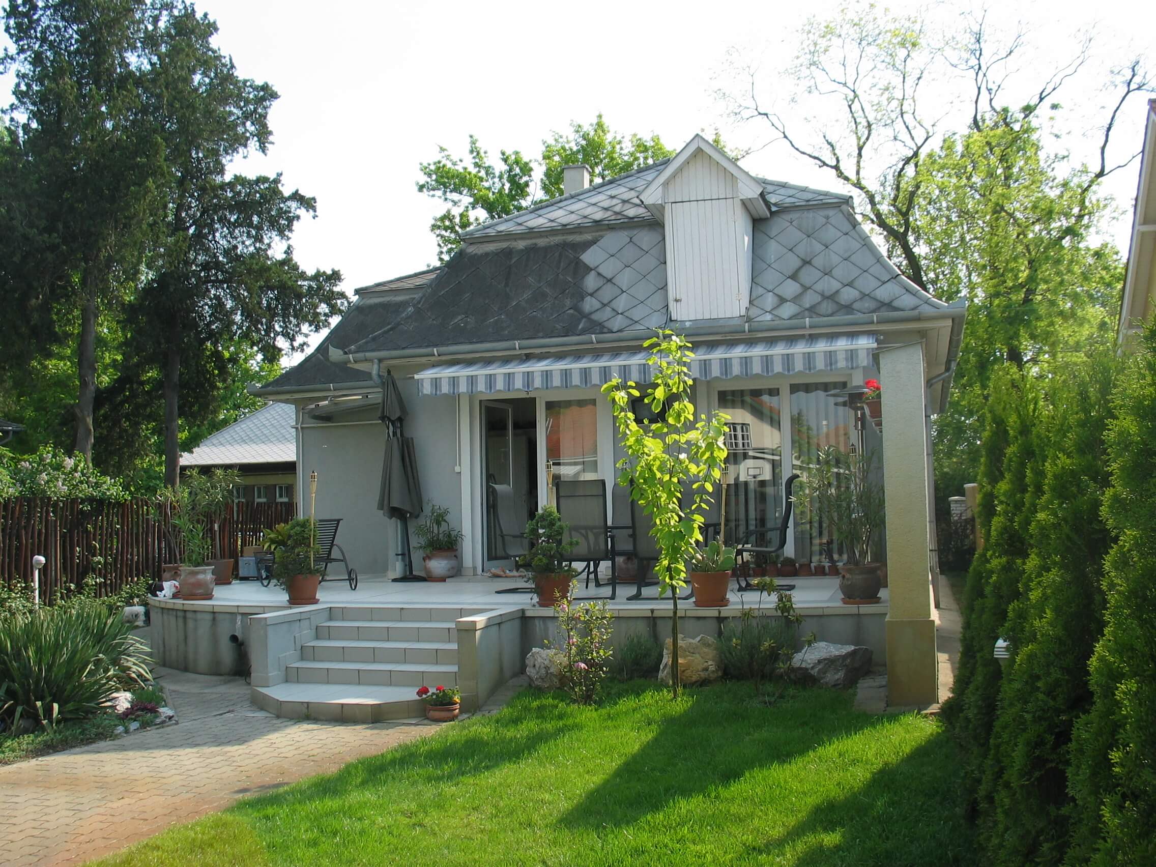 Kadosa utcai családiház